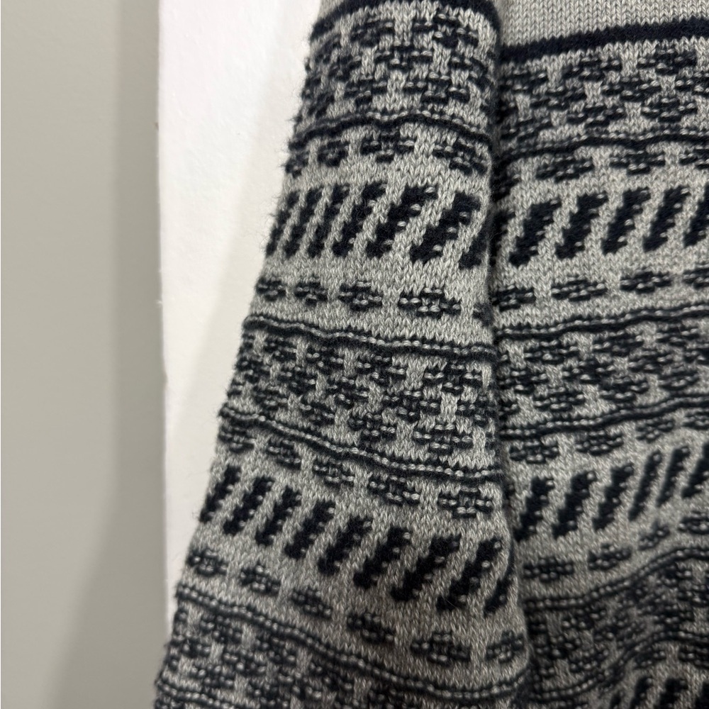 Banana Republic Men's Gray and Black Size L Crewneck Sweater - Picture 5 of 9